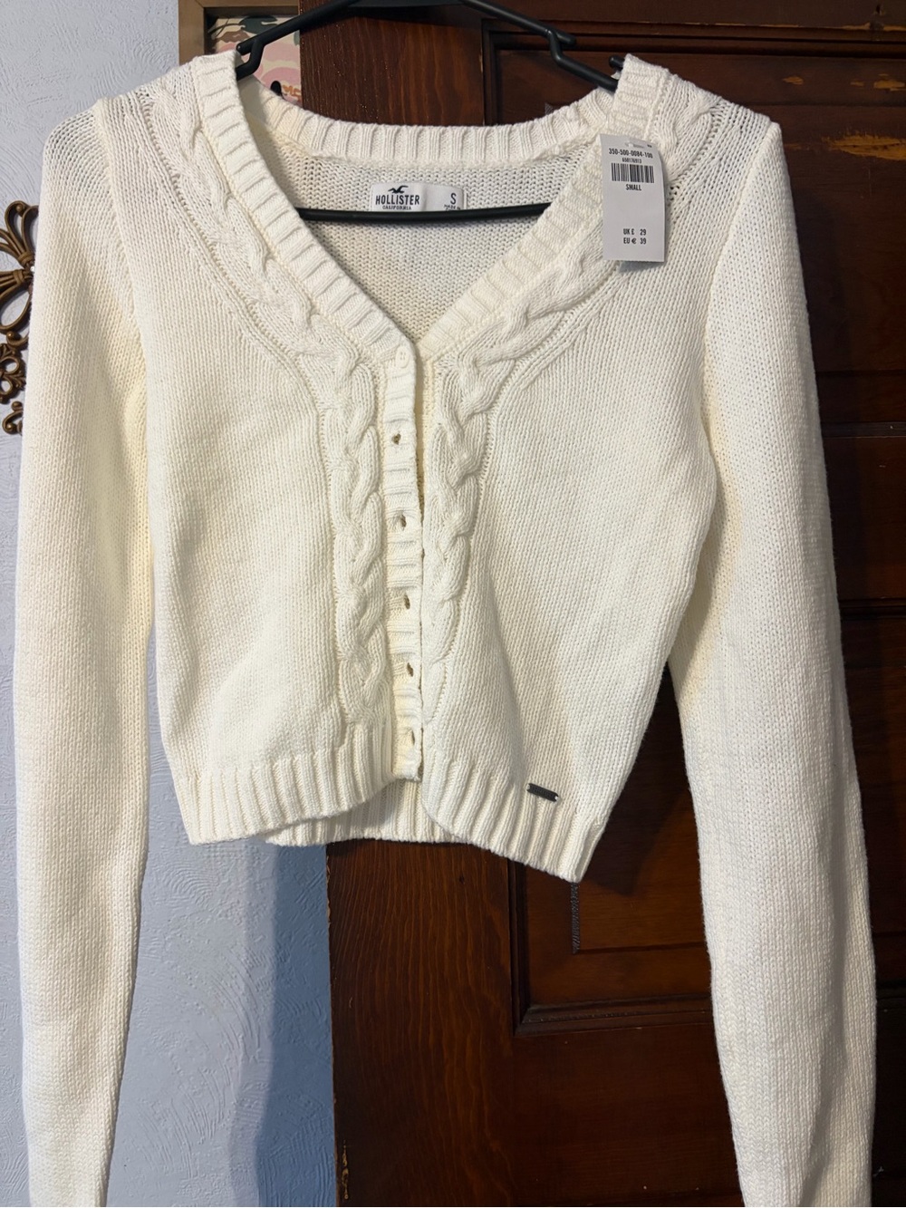 Hollister Ivory Cable Knit V-Neck Cropped Cardigan